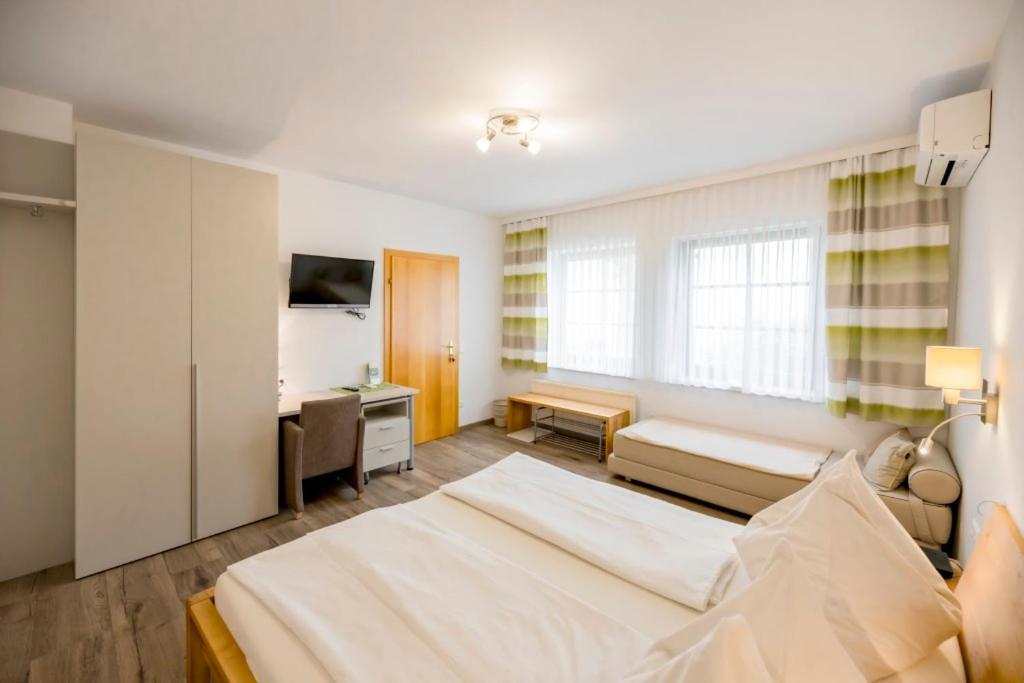 Weingut Gastehaus Palkowitsch Bed & Breakfast อิลมิทซ์ ภายนอก รูปภาพ